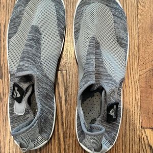 Ozark trail mens water shoes size 13-14 water sock